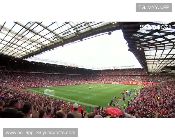 球迷回归主场氛围炸裂,点燃足球狂欢的火焰