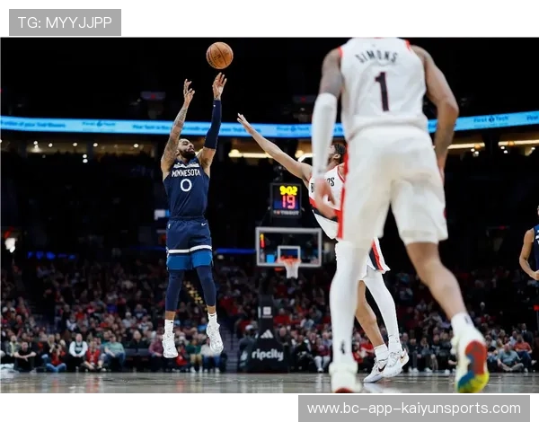 唐斯补篮完成两分，森林狼主场掌声雷动