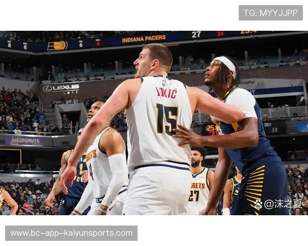 约基奇篮下挂框扣篮得手，掘金稳稳推进